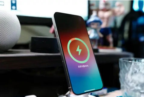 千山苹果15换屏服务分享用什么充电器给iPhone15充电更好 